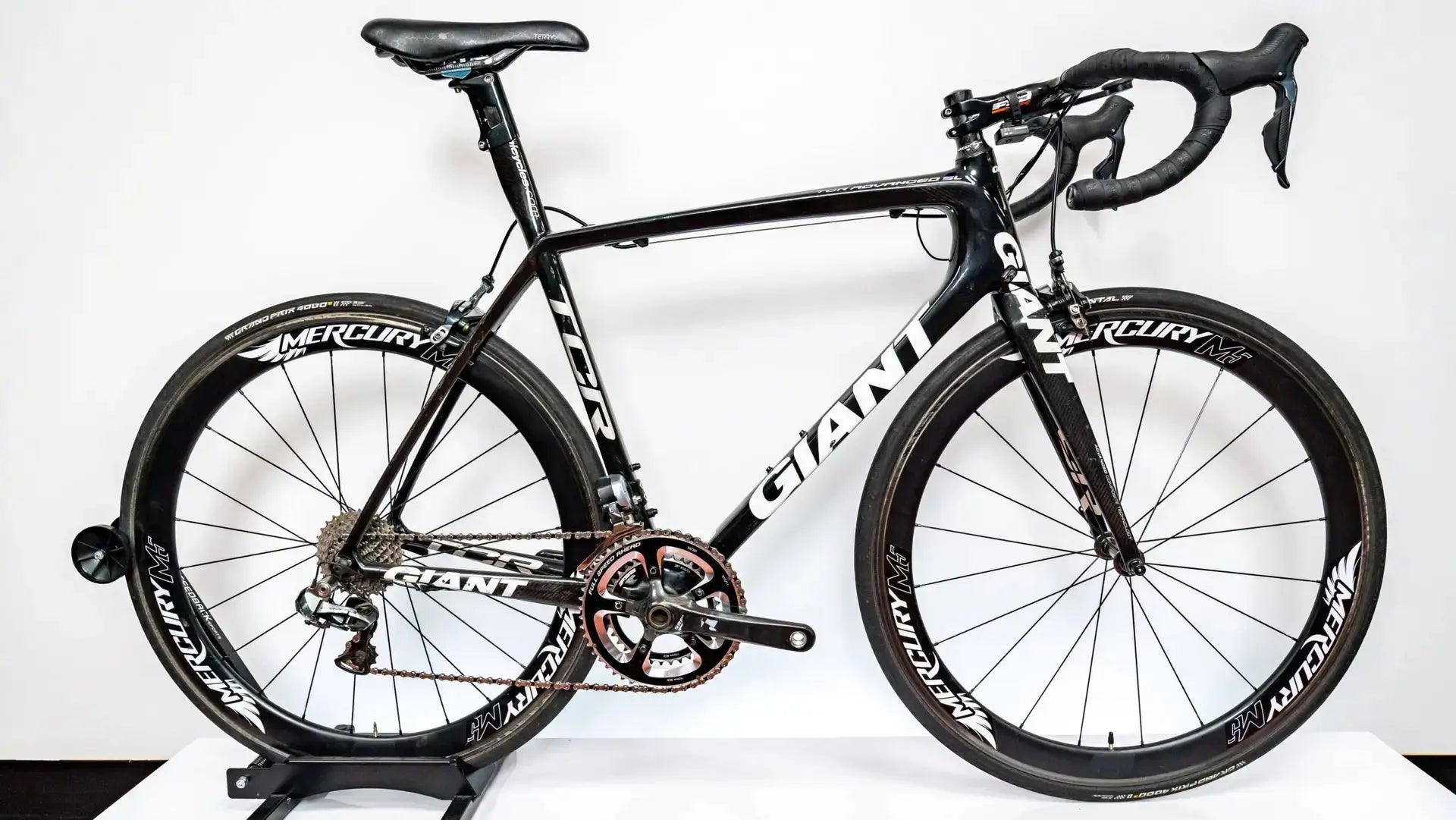 **SOLD** Giant TCR Advanced SL (Size: M/L) - Dialed Cycling Lab