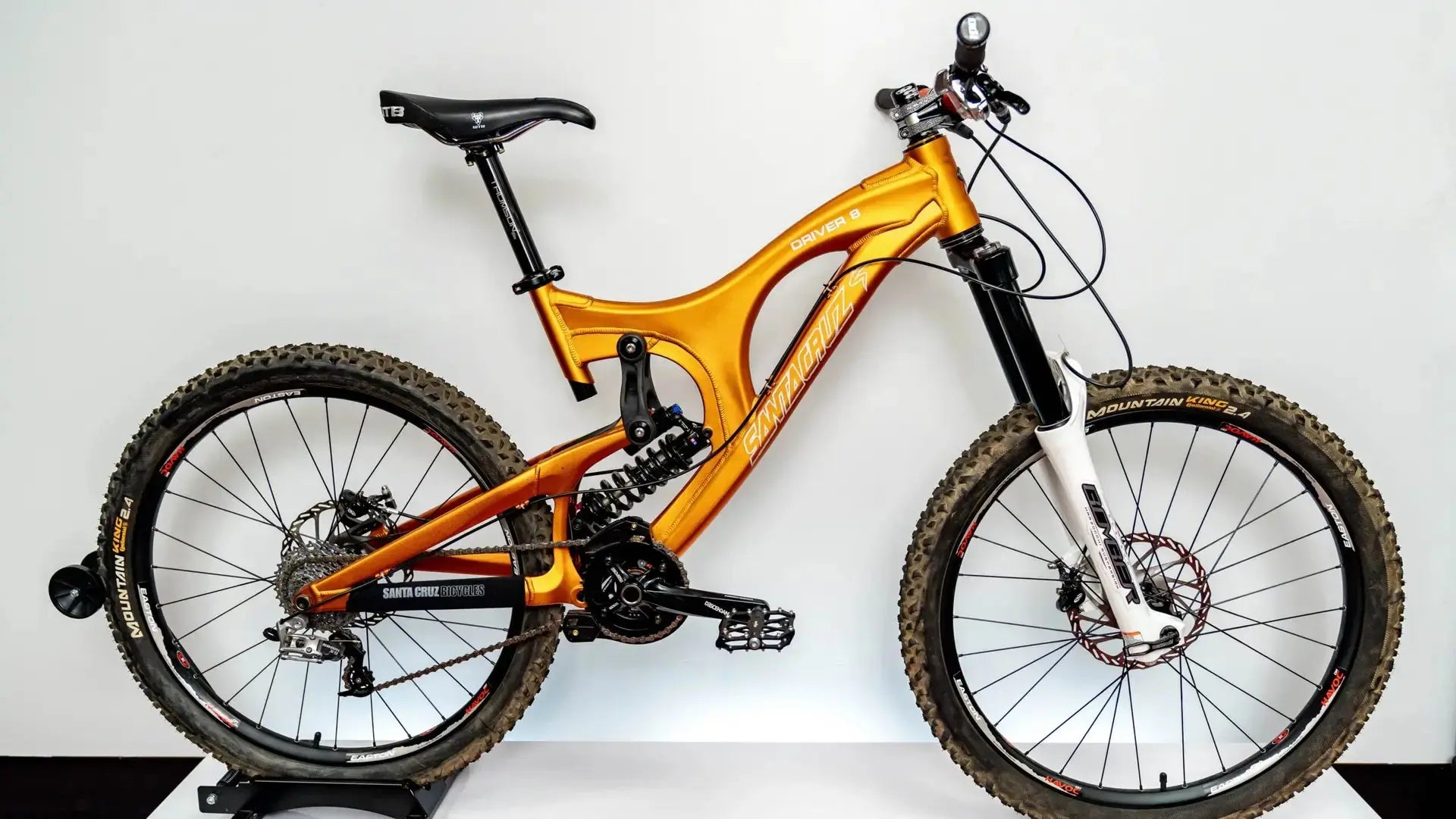 **SOLD** Santa Cruz Driver 8 Medium - Dialed Cycling Lab