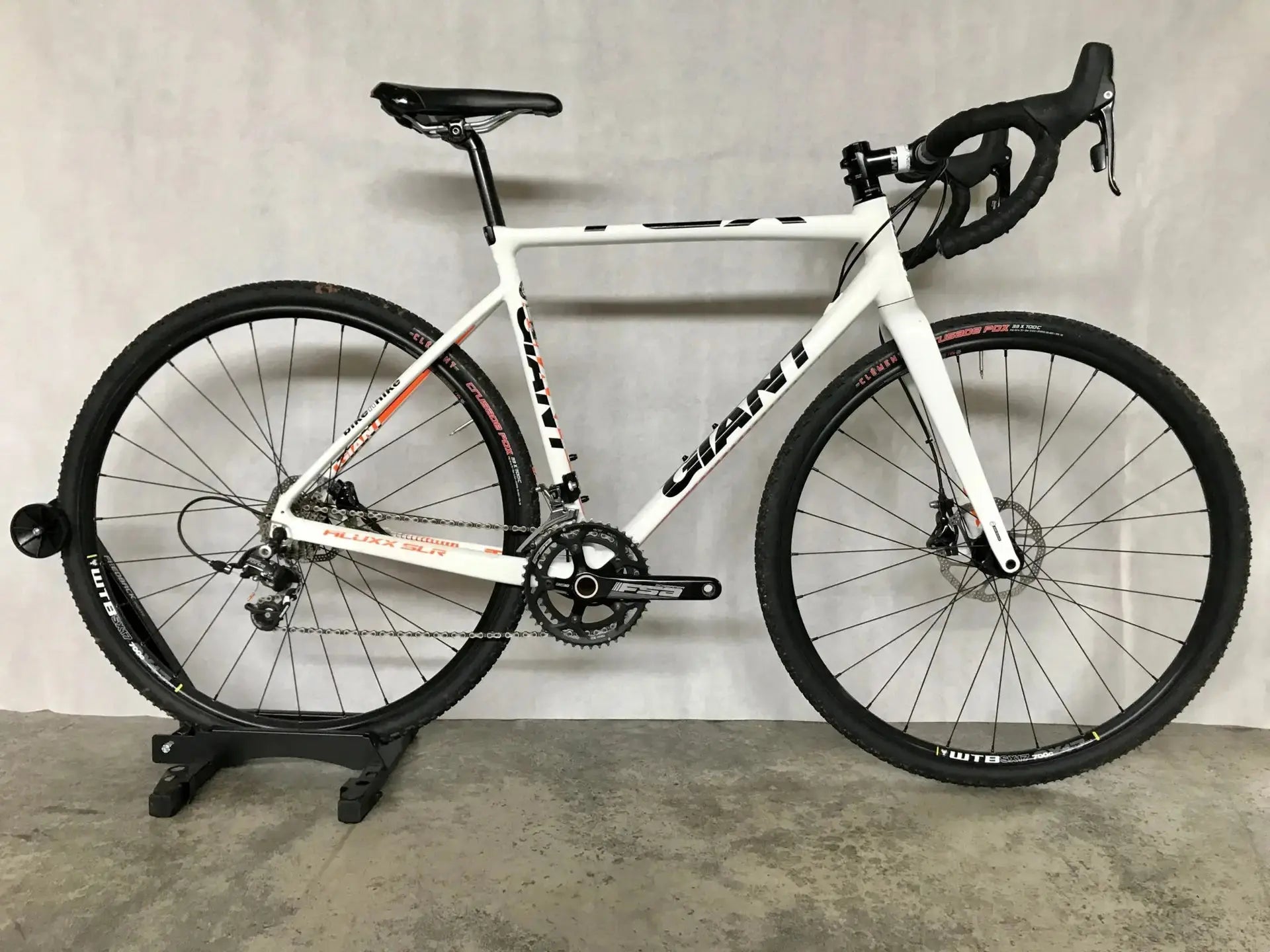 **SOLD** Giant Aluxx SLR Cross Bike - Dialed Cycling Lab