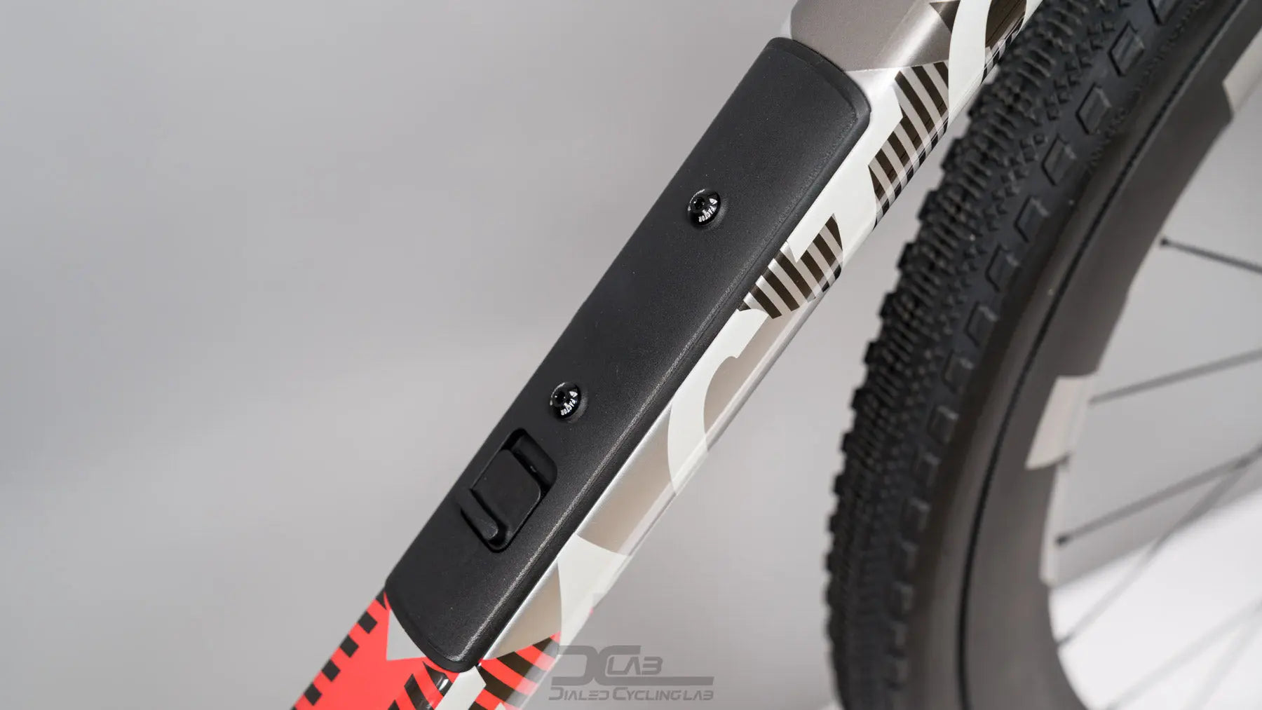 Factor Aluto - Quattro Grey | 58cm | Custom Factor