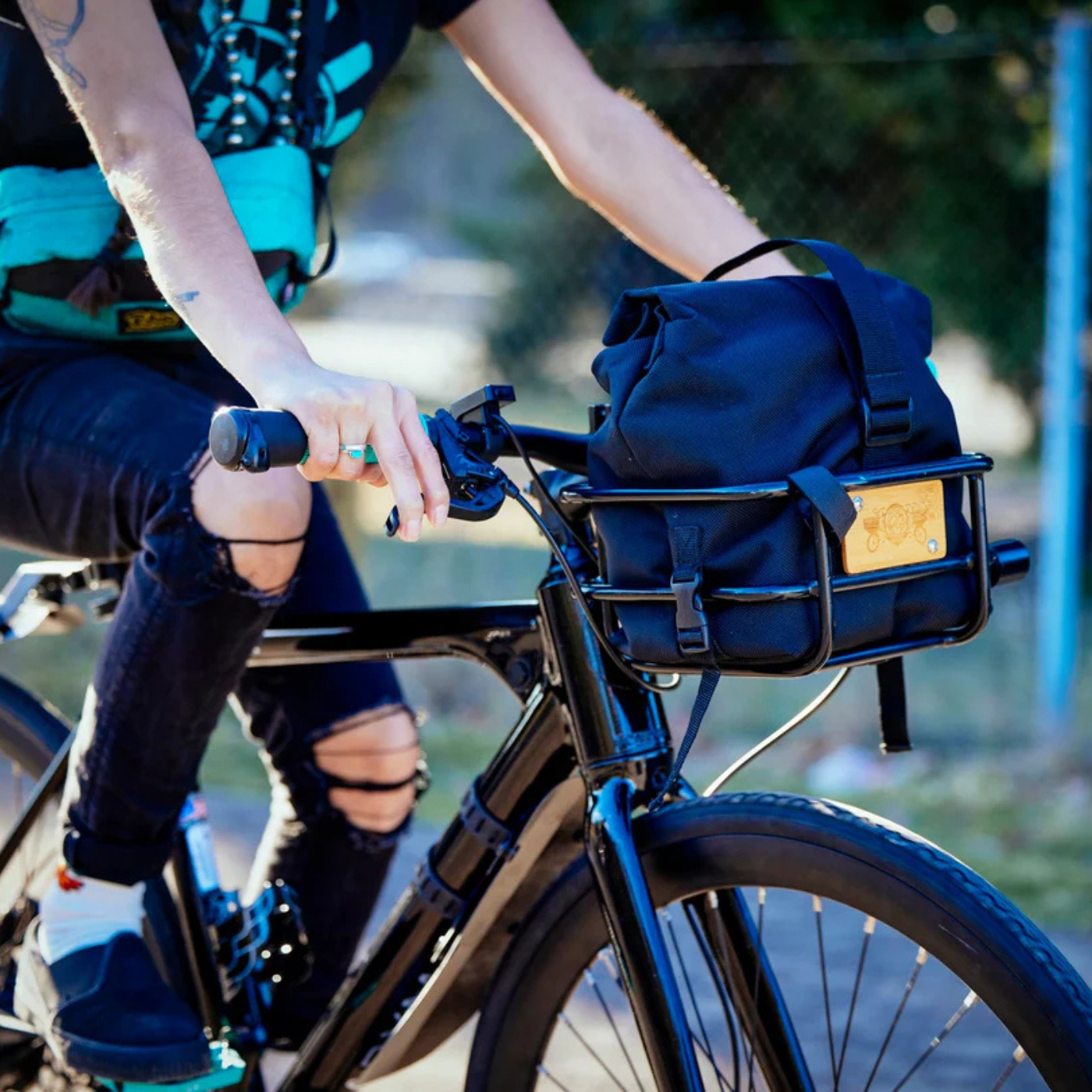 PDW Takeout Basket with Roll -Top Bag