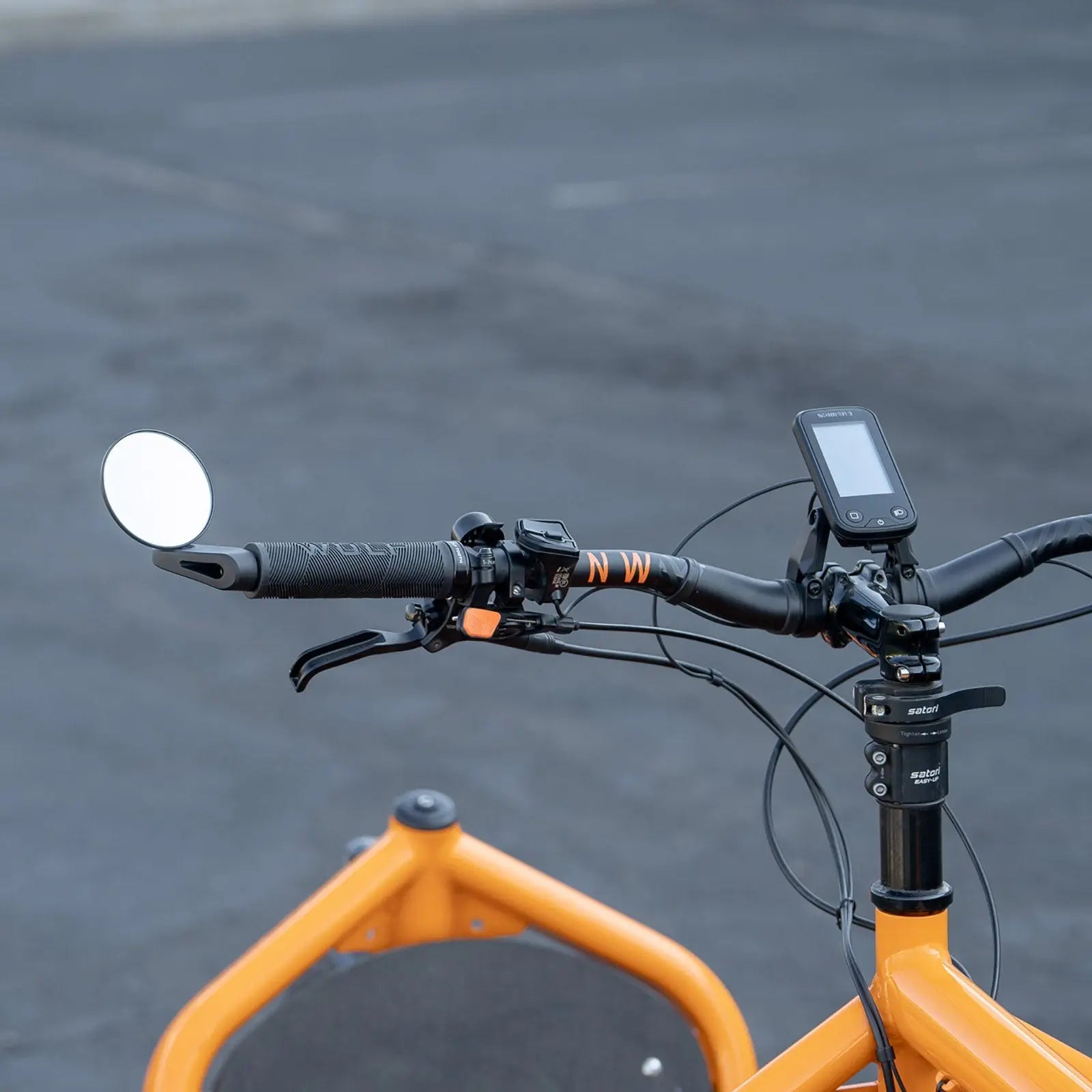 Spurcycle C70 mirror mounted on a city flat bar bike