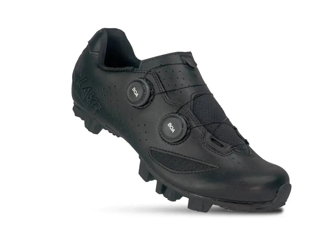 Lake Cycling MX190 Wide Black mountain bike shoe front view